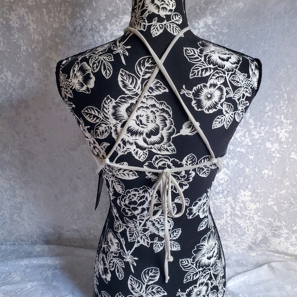 🍇NWT Metallic Halter Top - Picture 2 of 3